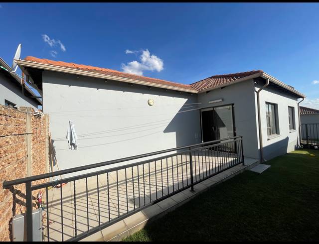 3 BEDROOM SECTIONAL TITLE FOR SALE IN PARKRAND
